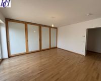 mit Einbauschrank
