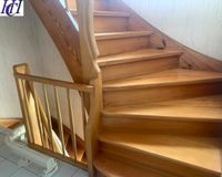 Schöne alte Holztreppe